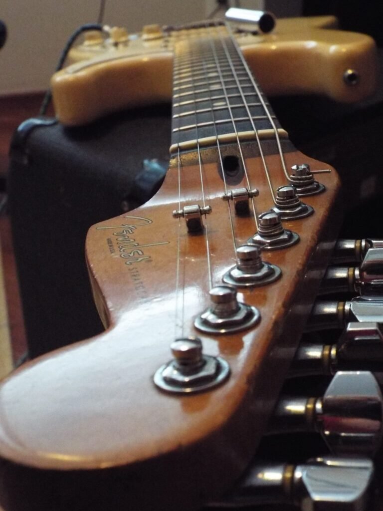 A Evolução da Guitarra Stratocaster da Fender: Modelos e Variações